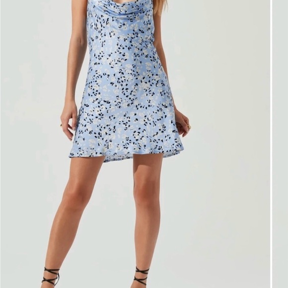 ASTR Women's Blue Floral Mini Dress - Picture 2 of 10